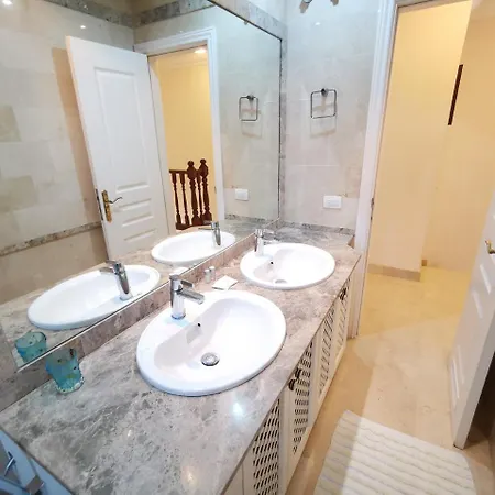 Townhouse La Duquesa 49 Lägenhet